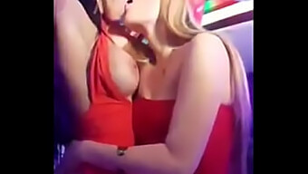 Besos Lésbicos Con Una Chica Latina Tetona