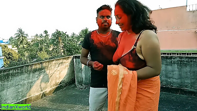 Famille Indienne (Papa De Sucre): Le Garçon Chaud Desi (Hindi) Et Deux Milfs Desi Dans Une Vidéo