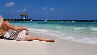 Hot Teen Barebottomed On The Beach