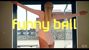 Lisa Dawn'S Funny Ball Masturbation: Osa 2 Milfcamhunterissa