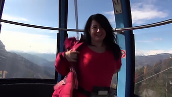 Heiße Deutsche Milf Wird Von Einem Fremden In Einer Seilbahn In Den Arsch Gefickt