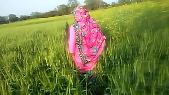 Outdoor Sex With An Amateur Indian Bhabhi