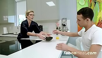 Mãe Milf Recebe Seu Pau Neste Vídeo Quente.