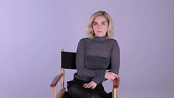 Cabaran Solo Kiernan Shipka Yang Muda Dan Menggemaskan