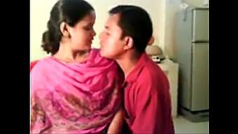 ¡pareja India Amateur Disfruta De Sexo Sin Hilos En Una Habitación Del Dormitorio! ¡mira Cómo Se Divierten!