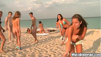 Teen Pov: Placer Oral En La Playa