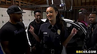 Orgía Interracial Con La Policía Eliza Ibarra