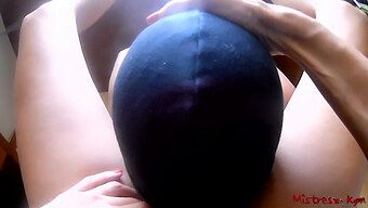 אכילת פטמות: Pov Femdom Lick של Mistress Kym