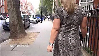 La Belle Européenne Ashley Rider Se Montre Dans La Rue