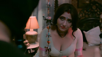 Spectacol Cu Sâni Mari Și Joc De Păsărică În Acest Videoclip Cu Actriță Indiană