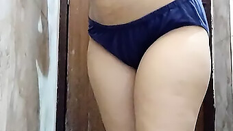 Amateur Desi (Indian) Girl'S Steamy Masturbation Video