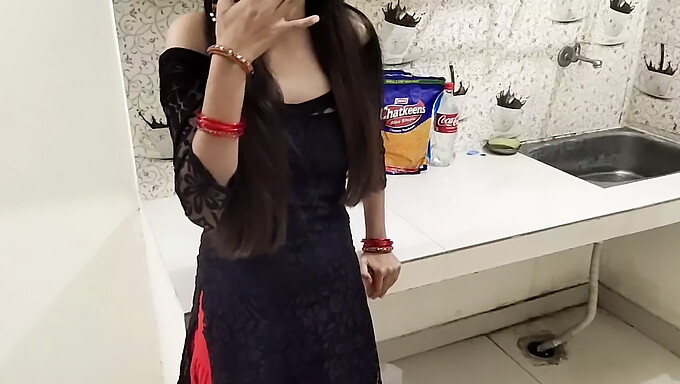 Kitchen Sex With An Indian Girlfriend: Blowjob And Creampie