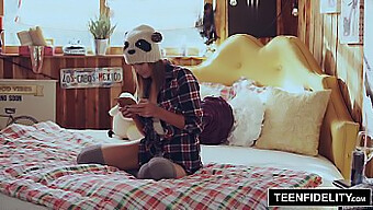 Fidelity Tuổi Teen: Cô Gái Trẻ Shyla Ryder Nhận Được Một Bất Ngờ Creampie Từ Cha Dượng