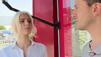 Blondina Îmbrăcată În Lenjerie Mandy Slim O Ia Tare În Acest Videoclip Plin De Spermă