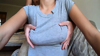 大きな乳首の授乳:彼女は私のシャツを引き裂き、彼はそれを舐めました