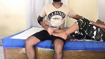 টিন (18+) তার স্টেপব্রাদার দ্বারা প্রলুব্ধ হয়।