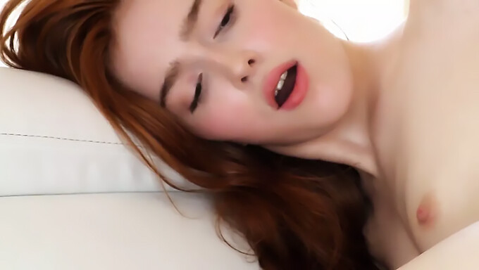 Roodharige Jia Lissa Beleeft Een Perfect Orgasme In Deze Video