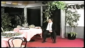 Selen Ve Arkadaşlarıyla Retro Parti